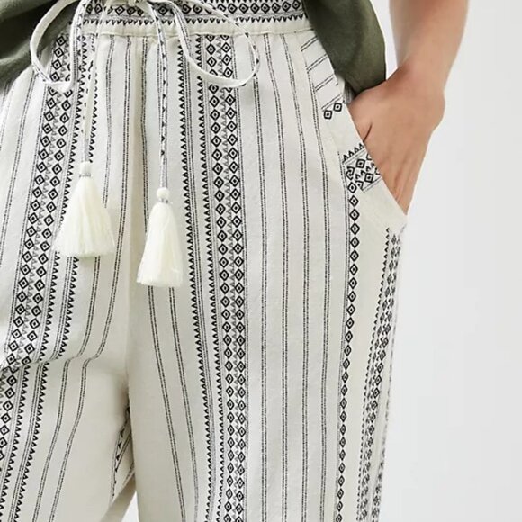 ANTHROPOLOGIE NWOT TASSEL EMBROIDERED ESSENTIAL BEACH PANT SIZE M RETAIL $135 - Picture 4 of 10